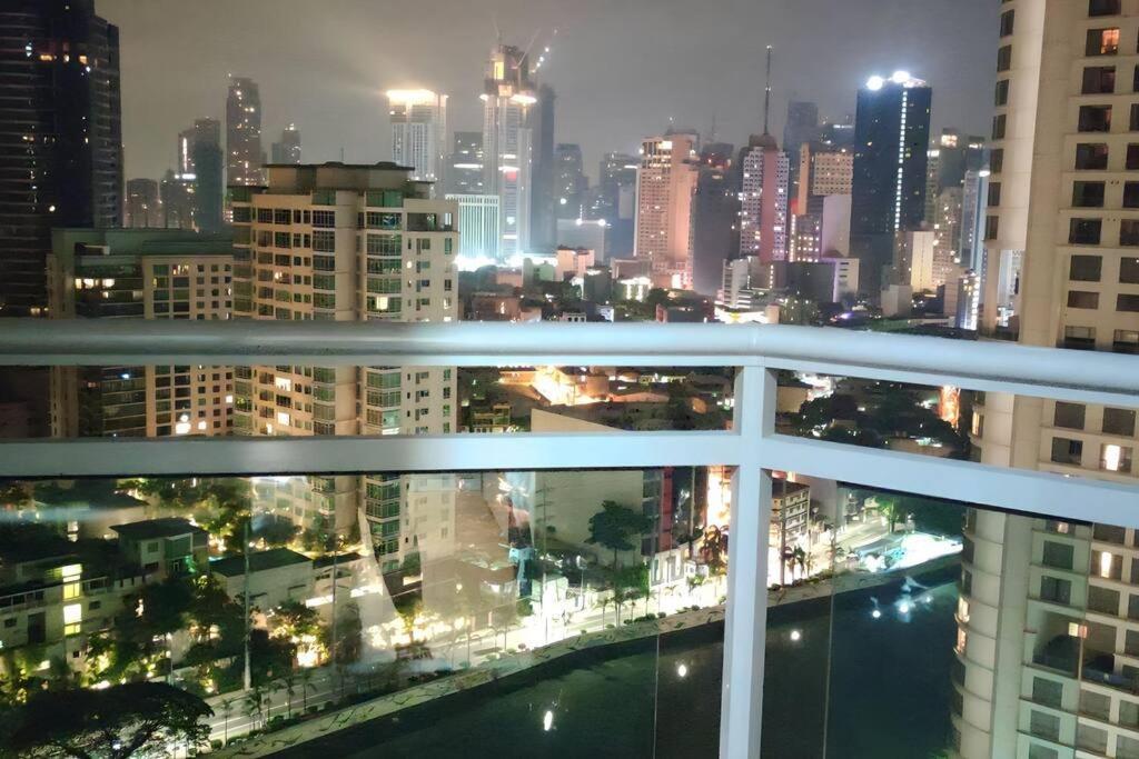 Aveline Suites Elite Rockwell View Acqua Private Residences Near Rockwell Makati Manila Dış mekan fotoğraf
